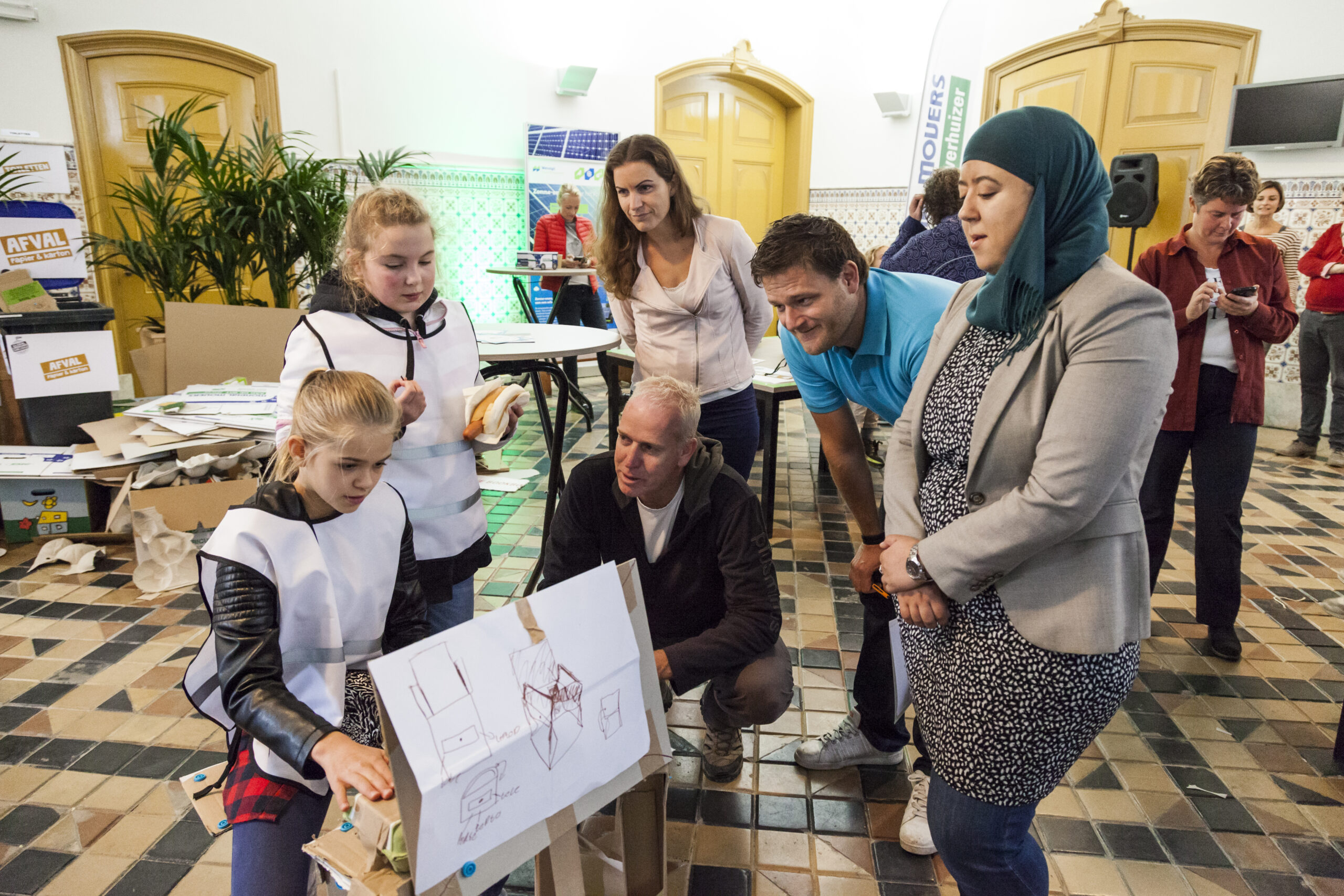 Maja en Helena winnen Global Cardboard Challenge-opdracht van Cirkellab